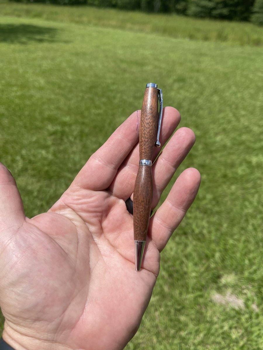 stevenespring's tweet photo. Walnut sure makes a good looking pen. https://t.co/LPVqZyRQZW