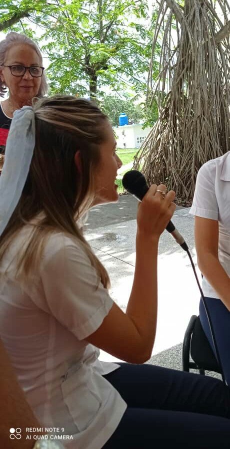CienfuegosFeu's tweet photo. Reactivando la RadioBase de la @UCMCienfuegos1 sueño posible gracias al Equipo de Comunicación, con sus excelentes iniciativas.
#Hoy los protagonistas, estudiantes de la carrera de #Estomatología 
#40AnivFcmCfg https://t.co/T5oItHmWYL