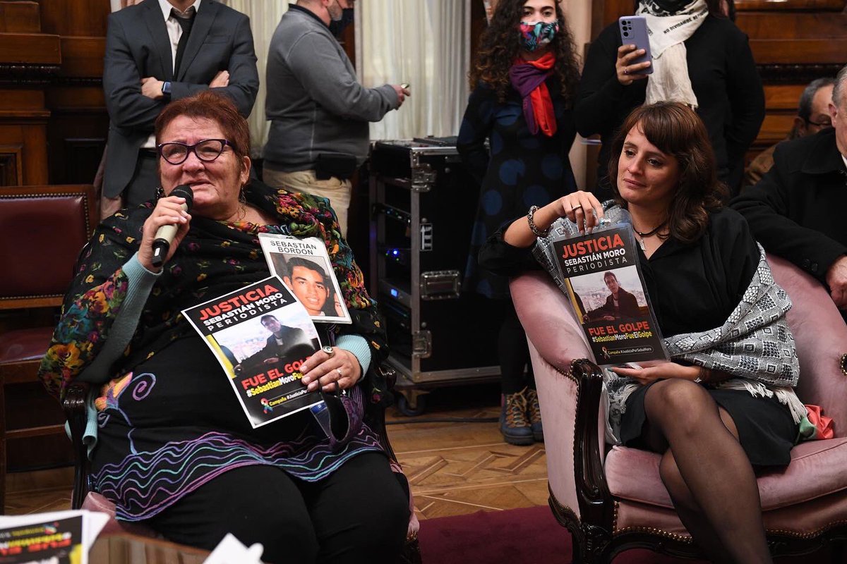 anabelfsagasti's tweet photo. En el #DíaDelPeriodista realizamos un emotivo homenaje en el @senadoargentina a nuestro compañero mendocino Sebastián Moro. 

Un militante de la causa de la verdad y la memoria, que cubrió con gran profesionalismo los juicios de lesa humanidad de nuestra provincia. (Sigue) https://t.co/9YEEQKzSx9