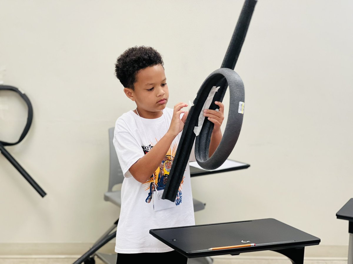 UL_Rgn4STEM's tweet photo. Day 2: Building Roller Coasters
#STEMinMotion
#SummerofLaSTEM https://t.co/4ZHB0RyFT4