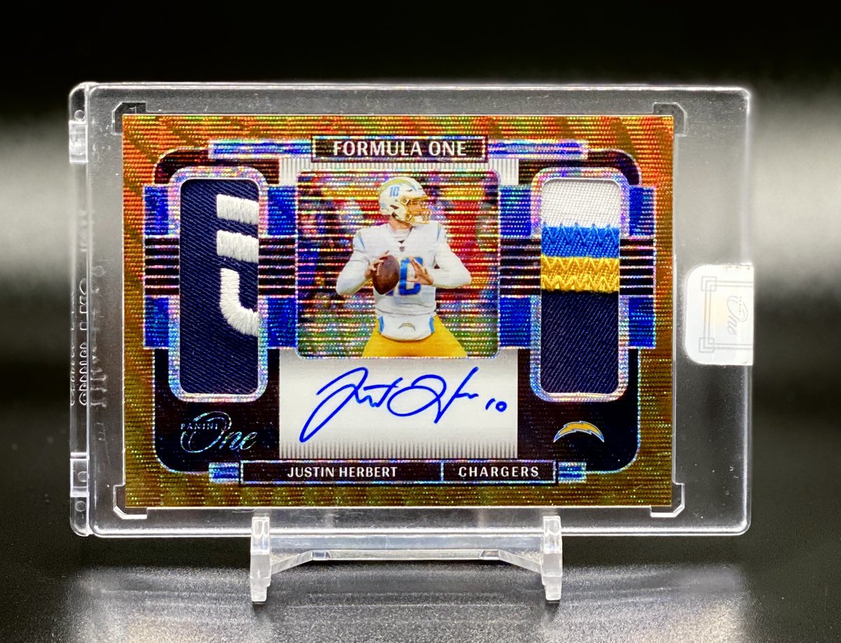 SuperDJCA's tweet photo. I think I’m in LOVE! 👀 ❤️
🗣 HUGE shout out to @hobbymiddleman for the trade and to @levysmith for making it happen! Hands down the most stunning card I’ve EVER laid eyes on! #2/3 🤩😍🤩😍 #TheHobby 
#WhoDoYouCollect #BoltUp
#HerbieDaGOAT 🐐 https://t.co/uGh8aCIaKn