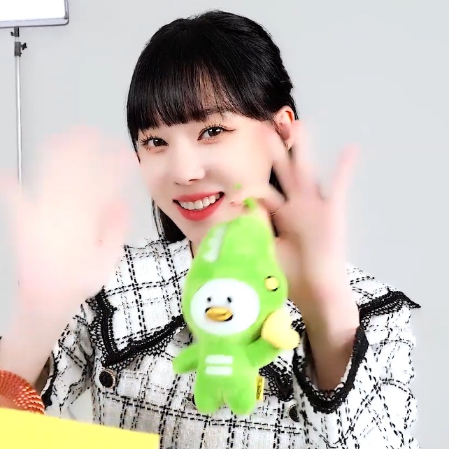 hourlykwinter's tweet photo. #WINTER #윈터 https://t.co/8nahvuBSuJ