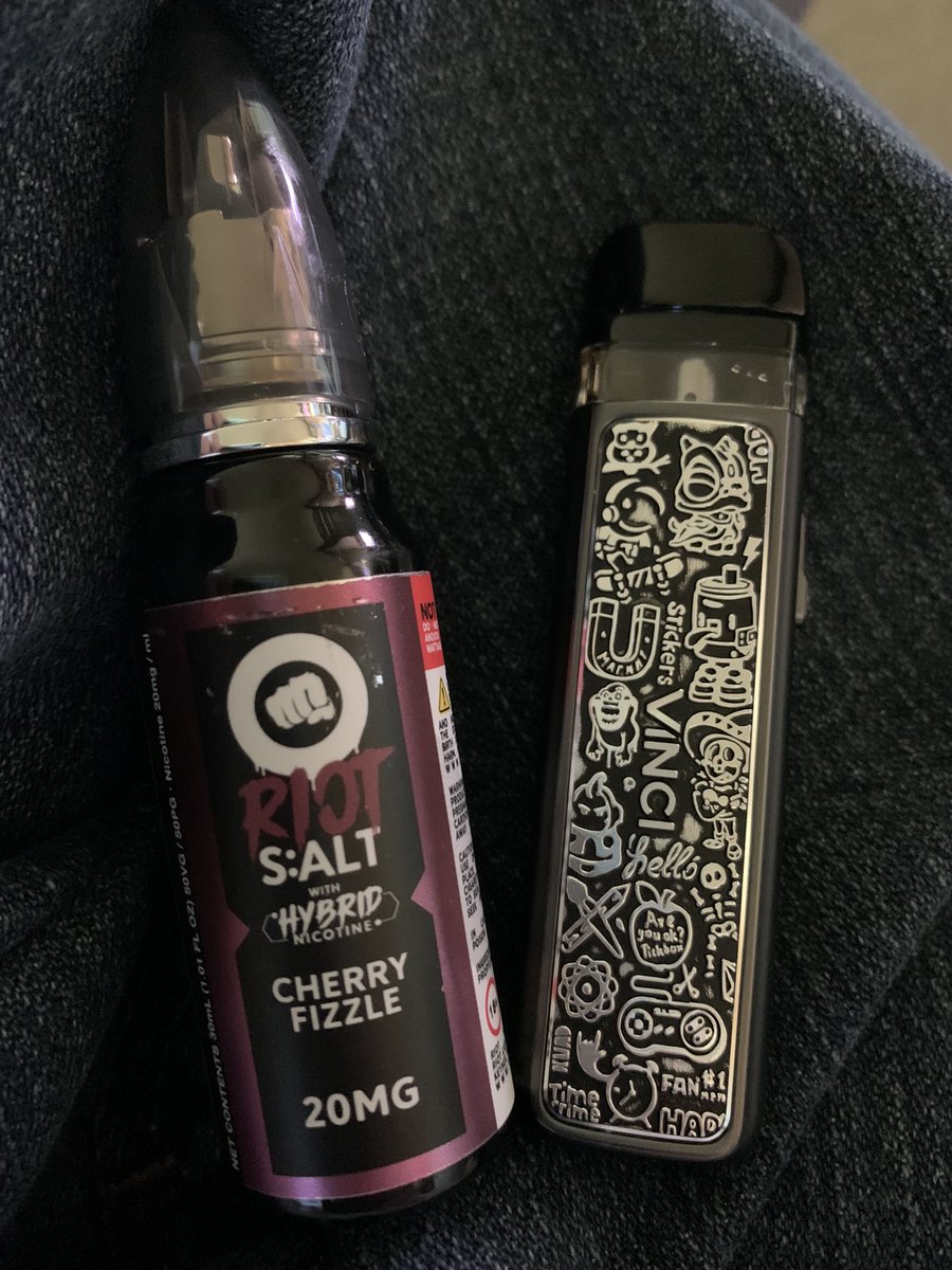 The <a href="/Rioteliquid/">RIOT Eliquid</a> #CherryFizzleSalts on a @VOOPOO_ZOVOO #VinciPod