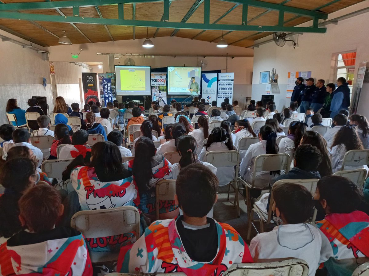 TC2000 va a la Escuela tweet media