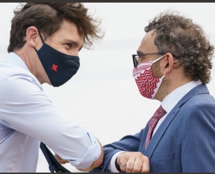 KISSmaniacz's tweet photo. #ToupeeTrudeau #TrudeauToupee #Trupee #FakeHair #FakeEyebrows #FakeFeminist #FakeTrudeau #cdnpoli https://t.co/ZXTSEUXhVx