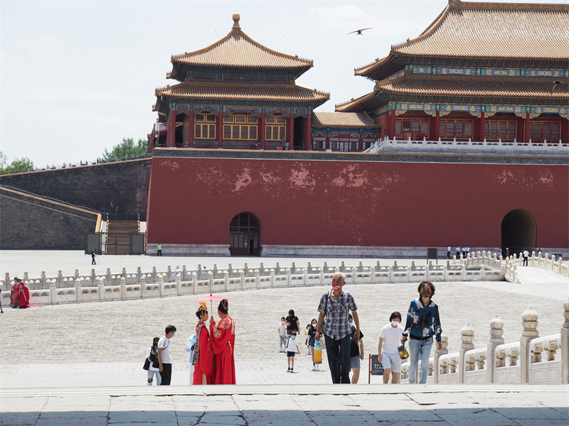 DiarioPovo's tweet photo. O Museu do Palácio, conhecido como #CidadeProibida, reabriu na terça-feira (7) em Beijing. Após a reabertura, a Cidade Proibida terá restrição de 75% do seu fluxo normal, e os visitantes devem comprovar o resultado negativo do teste de ácido nucléico emitido dentro de 72 horas. https://t.co/EFEWTnEzxo