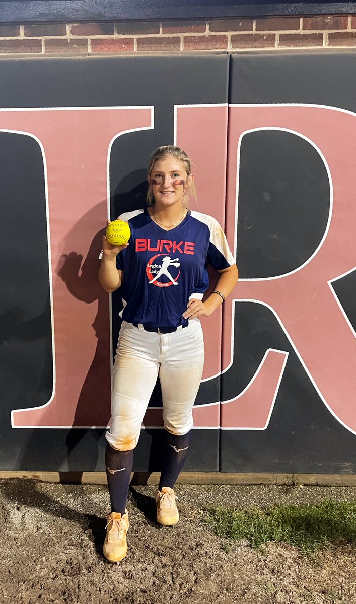 MaddieCrouch11's tweet photo. Stayed hot tonight at the plate, with a bomb over the left center gap!! @LimestoneSball @AbbeyCheek @OT_SC_Gold18u @CoachpooleU @caldwell_cobras @UNCWsoftball @DukeSOFTBALL @UNCSoftball @burkelegionfp @UpstateSoftball @coachscottlong @PackSoftball @CharlotteSB https://t.co/tpJ2h270ix