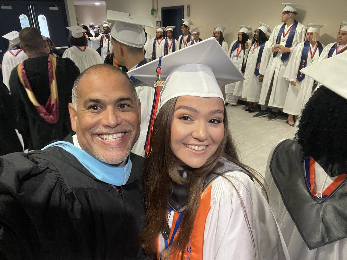 J_Ramirez991015's tweet photo. Congratulations to my amazing @HMLSrHighSchool #Seniors 💙🧡 @MDCPSNorth @MDCPS @HMLDramaClub @LawHML @HMLActivities #DestinationExcellence https://t.co/iyNwB2T0pN