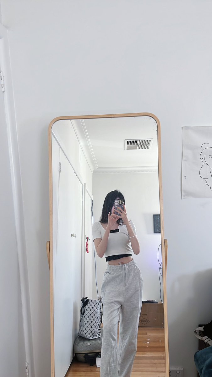 janee_liuu's tweet photo. fit check 🤍 https://t.co/sukcBprIQG