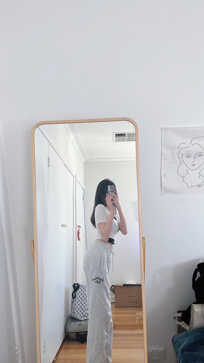 janee_liuu's tweet photo. fit check 🤍 https://t.co/sukcBprIQG