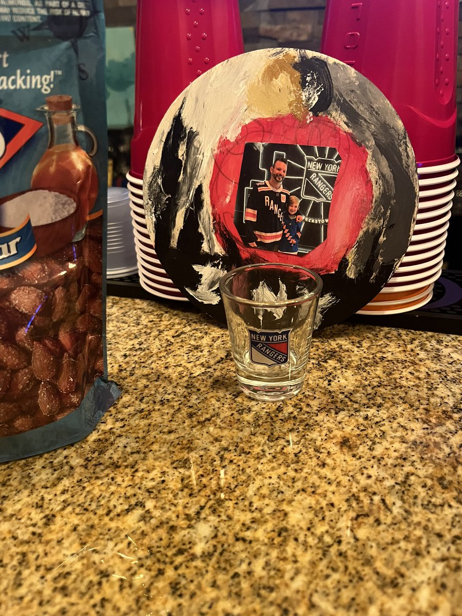 JayKondrk77's tweet photo. My lil cup is so dry need #shotsforgoals to pick the f up in the 3rd #NYR https://t.co/NkfdvAyiOv