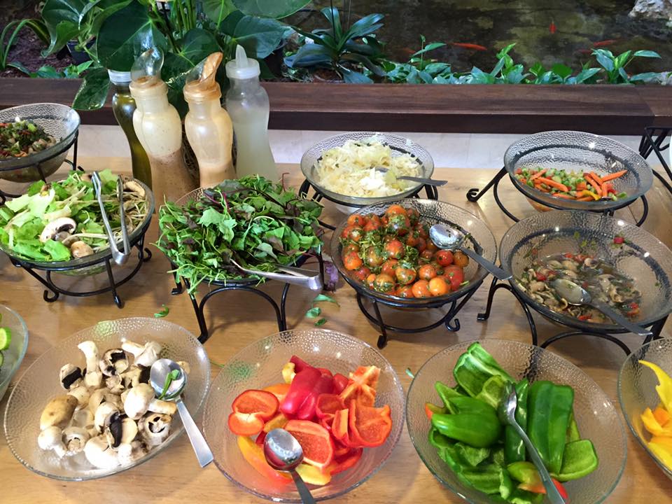 IsraelTaipei's tweet photo. 😄你的早餐吃什麼？
🇮🇱到以色列，絕不能錯過早餐 #israelibreakfast 。
🍎🥦🍞🧀🥚加利利提比里斯 #Tiberias 一家小旅店，早餐陣仗可不輸五星級飯店，從麵包、穀類、生鮮蔬食到起司任君選。 https://t.co/xwTKQUG7ZY
