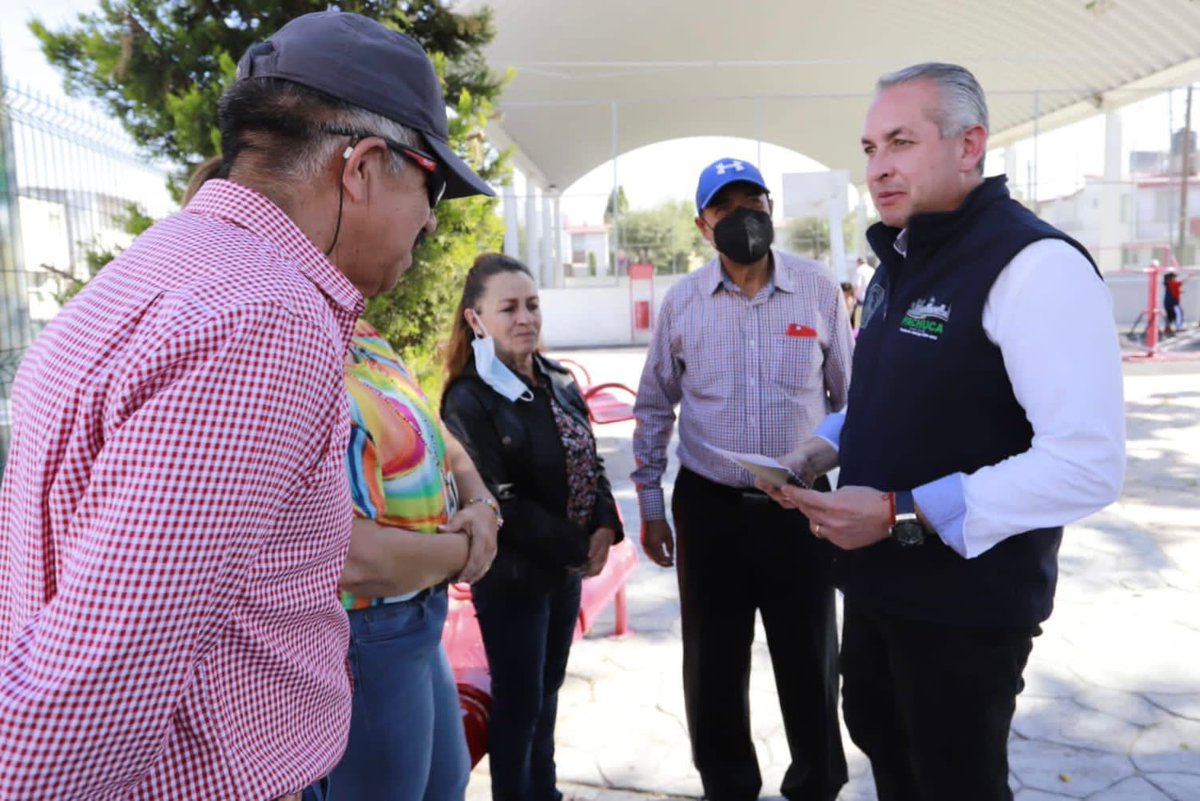 sergiobanosr's tweet photo. La colonia del ISSSTE cuenta con vecinos cooperativos, francos y que se brindan total apoyo. Gracias a cada uno de ustedes por la recepción que nos han brindado este día. https://t.co/KbIjwknaHa