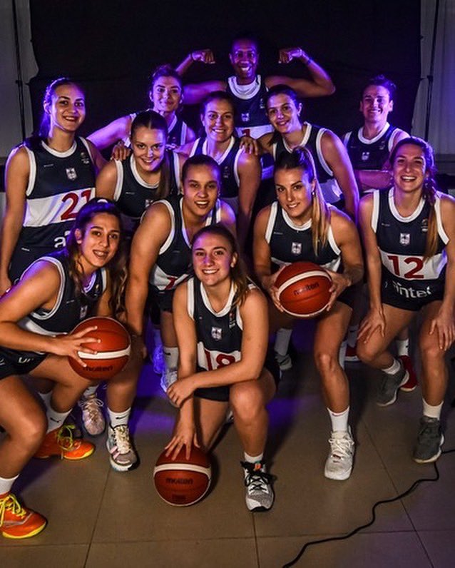 Paoferrari57's tweet photo. Alla Vamooos 💜🤍 Final 4 Liga Sudamericana #LSBF2022 #Final4 #eldefe @FIBA_es https://t.co/o7wTfptaz7