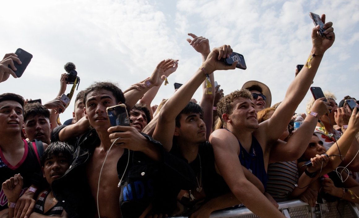 Got tickets? Need tickets? Our friends  at <a href="/mhl/">Mike's Hard Lemonade</a>  Lemonade are giving away another pair of tickets to Summer Smash 2022! 21+ #DrinkResponsibly Retweet for your chance to win! #MikesHardLemonade