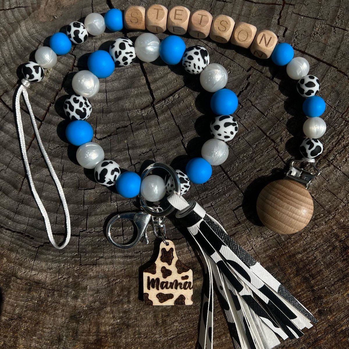 grits_and_glory's tweet image. Check out this ADORABLE mama &amp;amp; me matching set! 🐮🤍

Teether Clip: $15
S/M sized wristlet: $16 
Add custom Keychain OR Tassel: $5
Add custom Keychain AND tassel: $8

Message me to order your own!

#siliconeteether #smallbusiness #smallbusinessowner #custommade