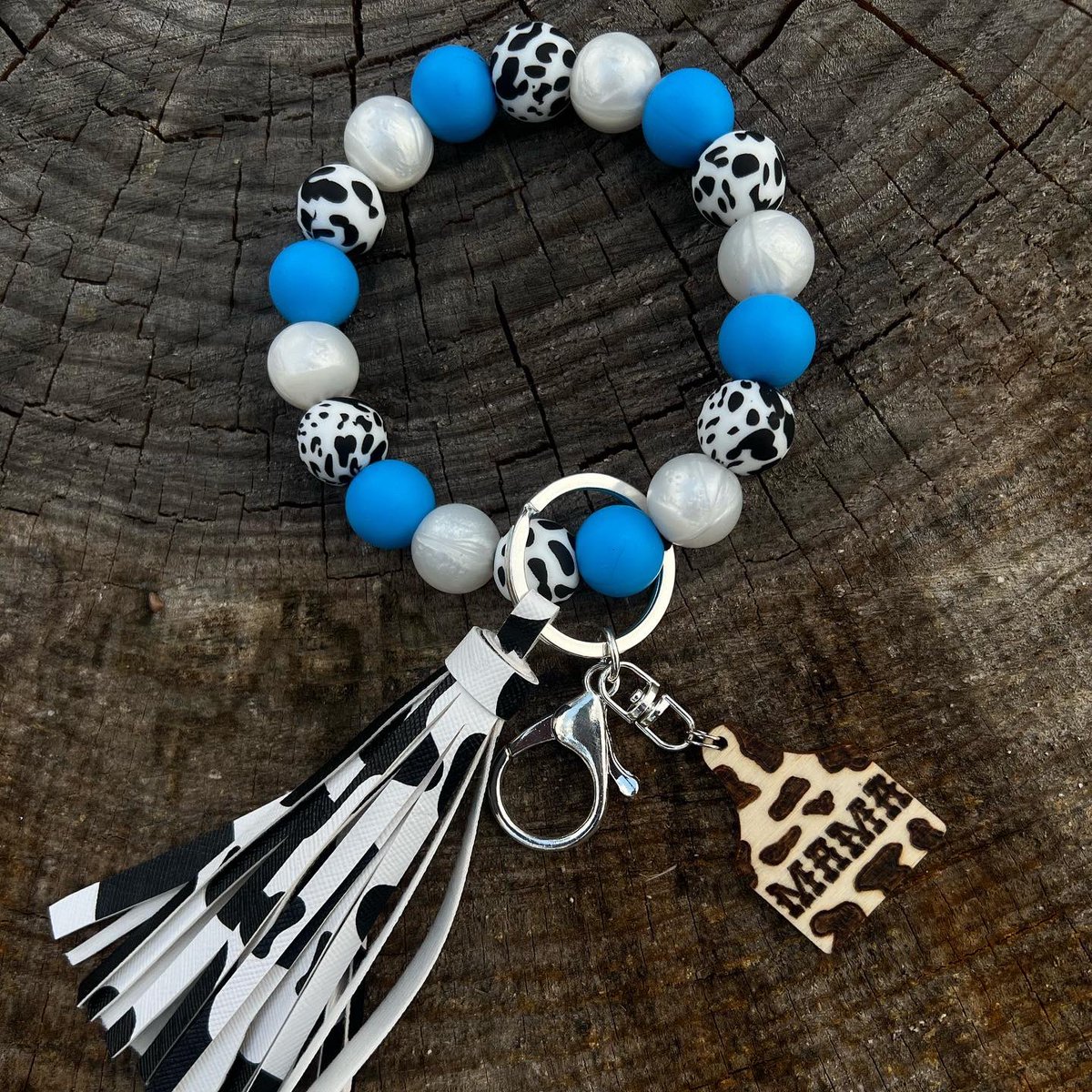 grits_and_glory's tweet image. Check out this ADORABLE mama &amp;amp; me matching set! 🐮🤍

Teether Clip: $15
S/M sized wristlet: $16 
Add custom Keychain OR Tassel: $5
Add custom Keychain AND tassel: $8

Message me to order your own!

#siliconeteether #smallbusiness #smallbusinessowner #custommade