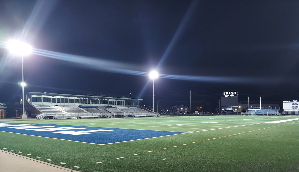 CoachAbbs's tweet photo. This is what the Hoosier football community does to show love and support to the families that have lost someone that shared our passion! We want the warmth of the glow to give you comfort. #13 was a special young man and QB. His zeal will be missed.His faith made him a champion! https://t.co/lj2V8XGRf5