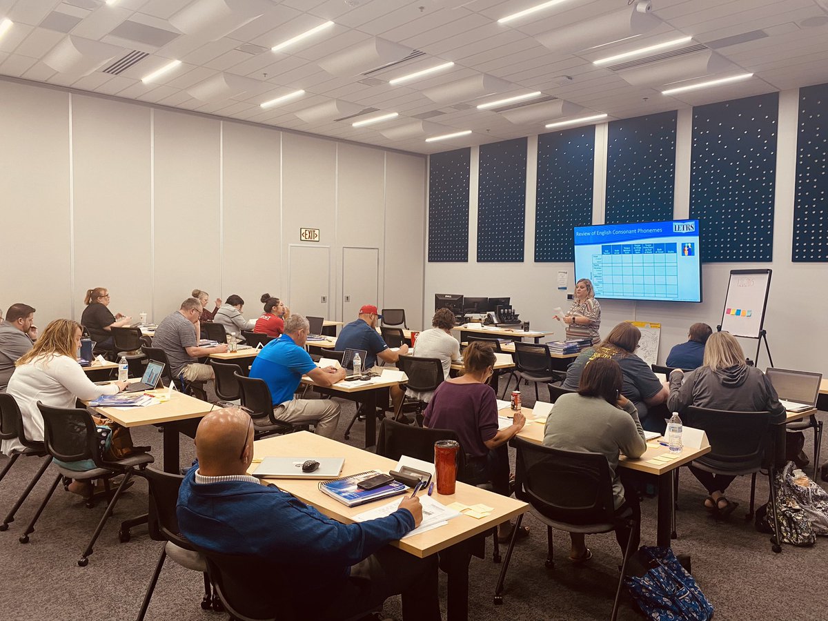 mrmillersclass3's tweet photo. Melissa Tasaka, @USD443 instructional coach is working with secondary ELA staff and administration on the differences between voiced and unvoiced sounds. #LETRS #USD443 #phonologicalawareness #professionaldevelopment #SOR #readinginstruction https://t.co/tGKMfvjjur