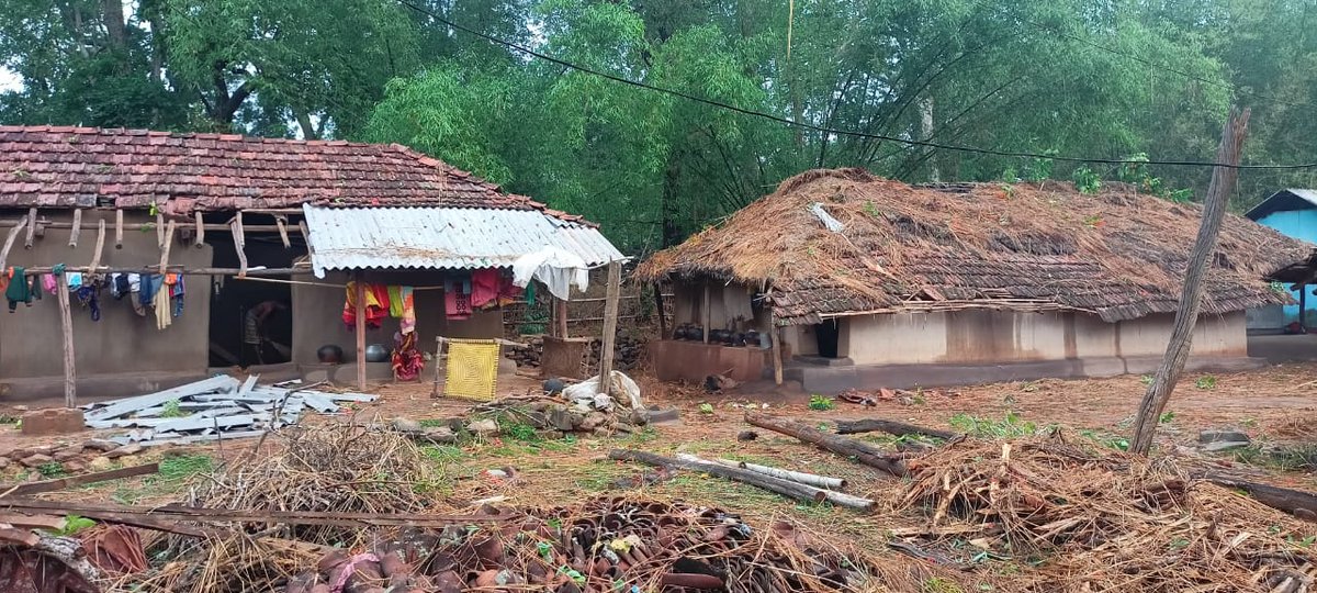 LaxmidharSingh8's tweet photo. @BdoKaptipada @DM_Mayurbhanj ସାର, ଗତକାଲି  ଅଚାନକ ଆସିଥିବା କାଳବୈଶାଖୀର ପ୍ରଭାବରେ କାଦବାହାଳୀ, ମାରାଂସାହି, ଶରତ ଗ୍ରାମ ପଞ୍ଚାୟତ, କପ୍ତିପଦା ବ୍ଲକର ୭ ଗୋଟି ପରିବାରର ଘର ଭାଙ୍ଗି ଯାଇଛି। ଦୟାକରି ଆପଣଙ୍କର ଅଧିକାରୀଙ୍କୁ ଉପଯୁକ୍ତ ରିଲିଫ ଏବଂ କ୍ଷତିପୂରଣ ଦେବାକୁ ନିର୍ଦ୍ଦେଶ ଦିଅନ୍ତୁ। https://t.co/wRwRBRwFjN