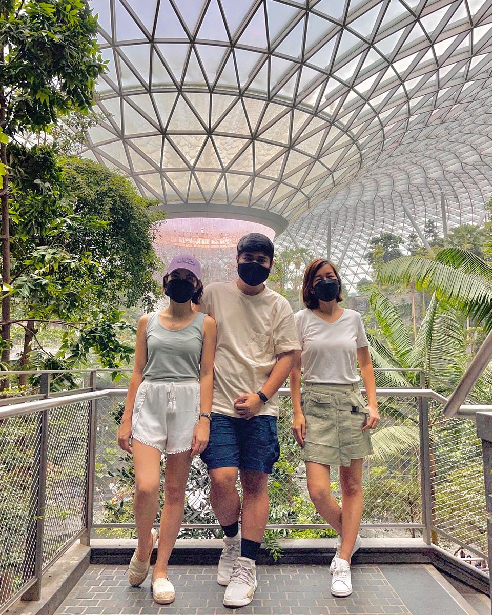 jobeetweets's tweet photo. One of the best things in life aren't things - they're friends. 
☺️❤️😉

#friends #Singapore #family https://t.co/0sXRUrkLL7
