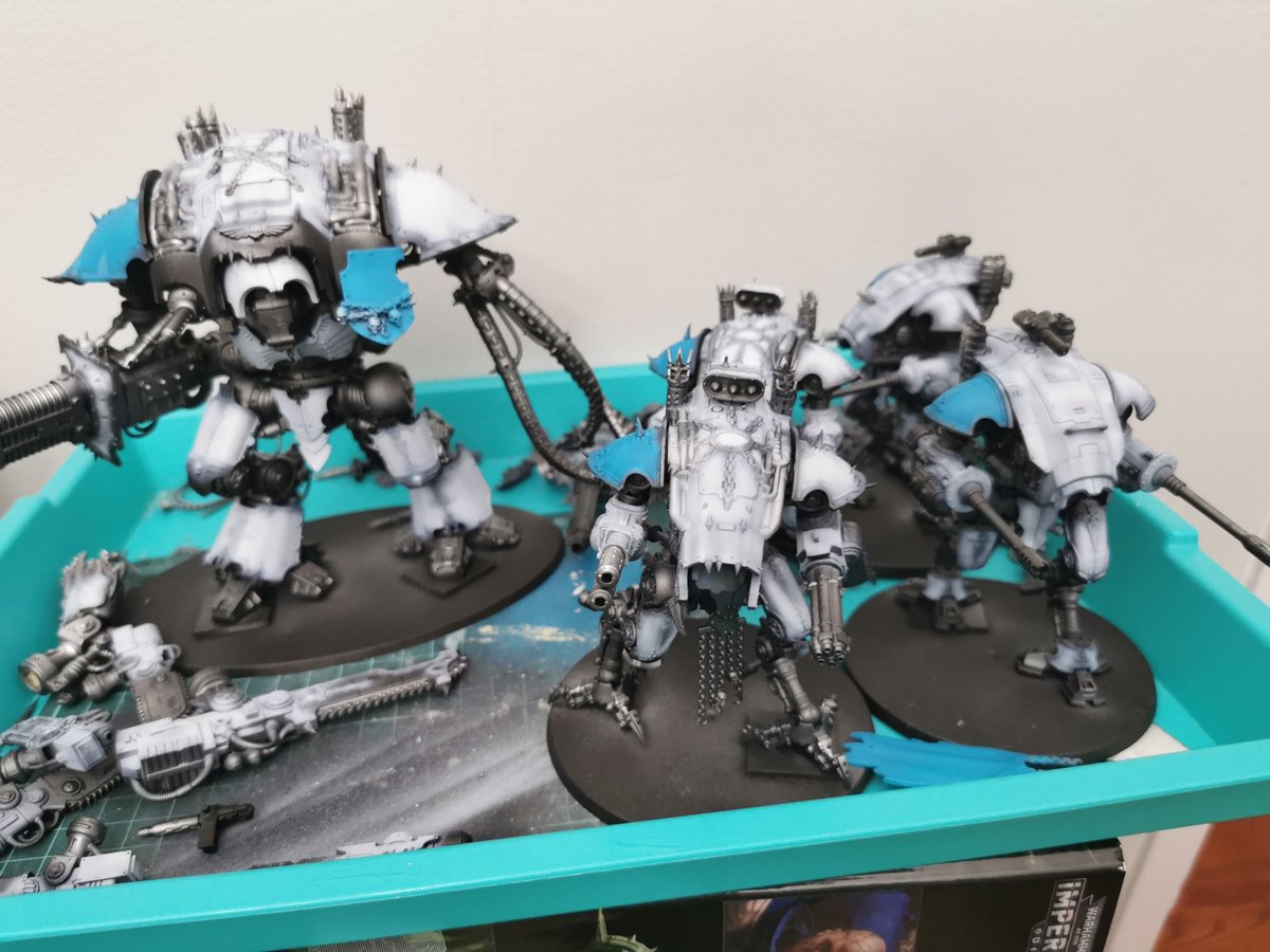 Chaos Knights assembly line. #WarhammerCommunity #warhammer40k @WarComTeam