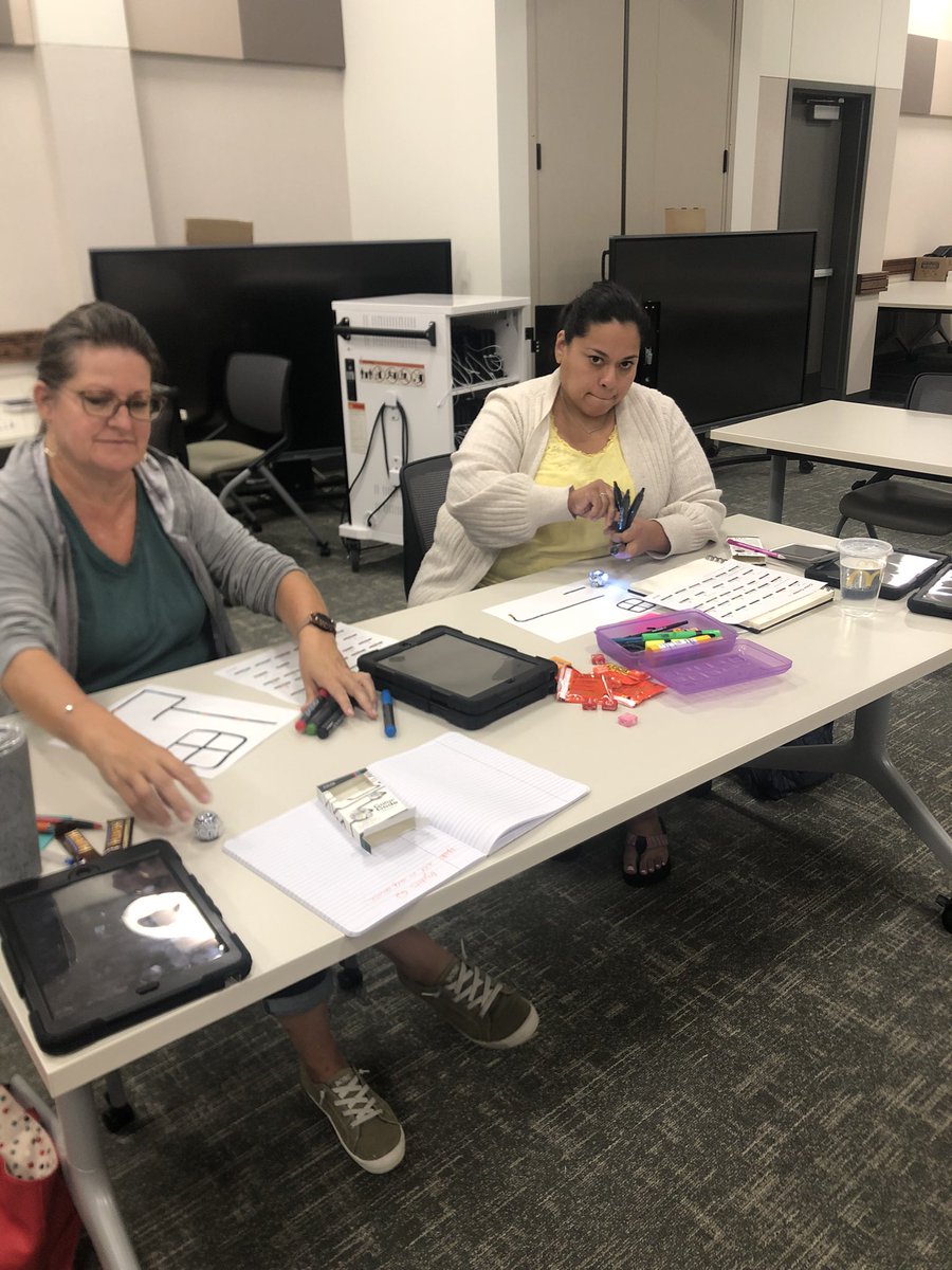 kdoug_scitech's tweet image. Had such a great time today with Derrick @OlleMightyOwls teaching educators about @Ozobot ! Next up #introtocoding