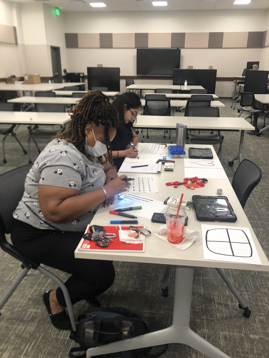 kdoug_scitech's tweet image. Had such a great time today with Derrick @OlleMightyOwls teaching educators about @Ozobot ! Next up #introtocoding