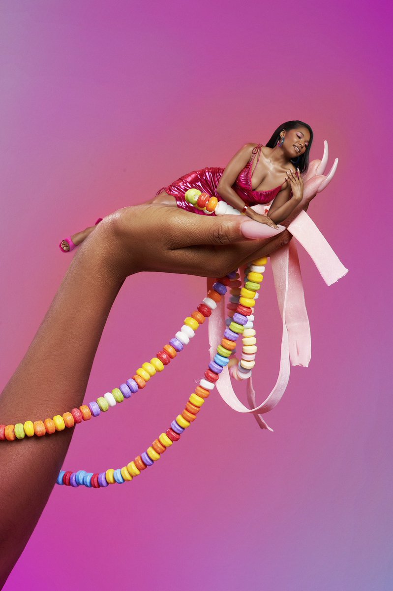 HeyChelseaMari's tweet photo. candy girl 🍭🍬
:
Photographer:  @elv8collective @darrinbaldridge 
MUA: @artistrybydre 
Edits: @heychelseamari

#candytopia #creativedirection #creativedirector #GraphicDesigner https://t.co/gI2lRMFtiG