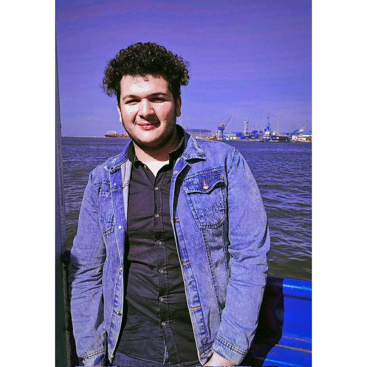 #صورة_ملف_شخصي_جديدة
مستمتع حتى وانا broke✨❤️