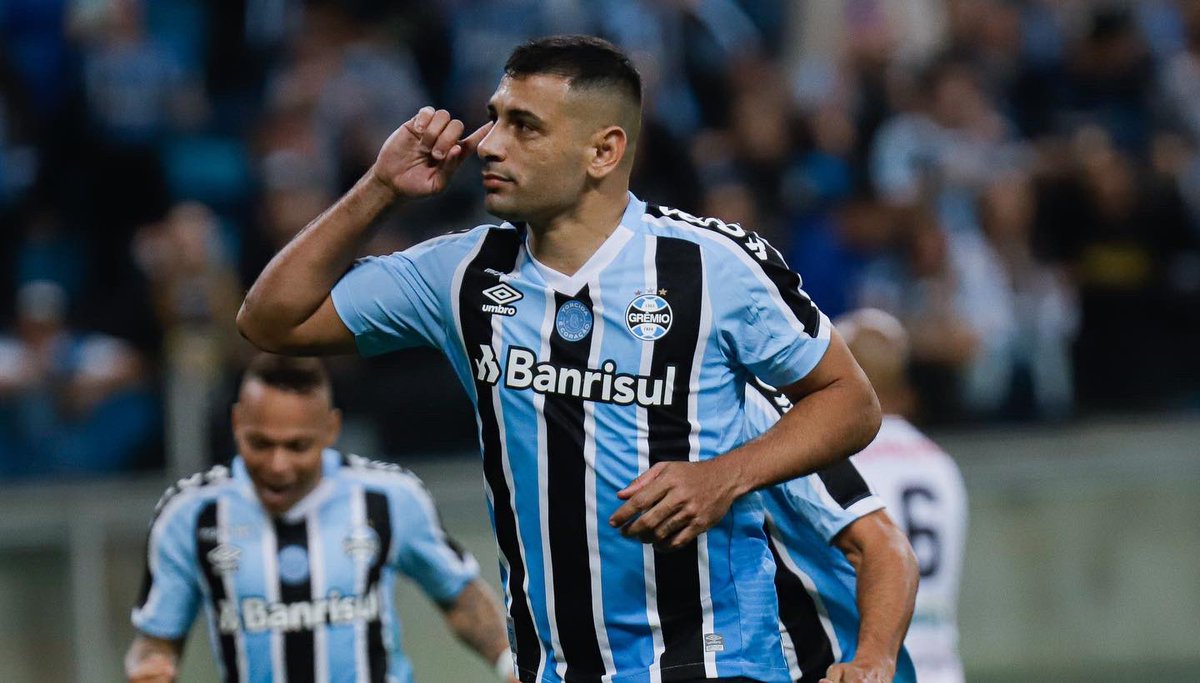 DiegoSouzaDS87's tweet photo. Seguimos por mais!! 🙏⚽️🇪🇪 #DS

📸 Maxi Franzoi / @gomktesportivo https://t.co/yhLHq5dLYC