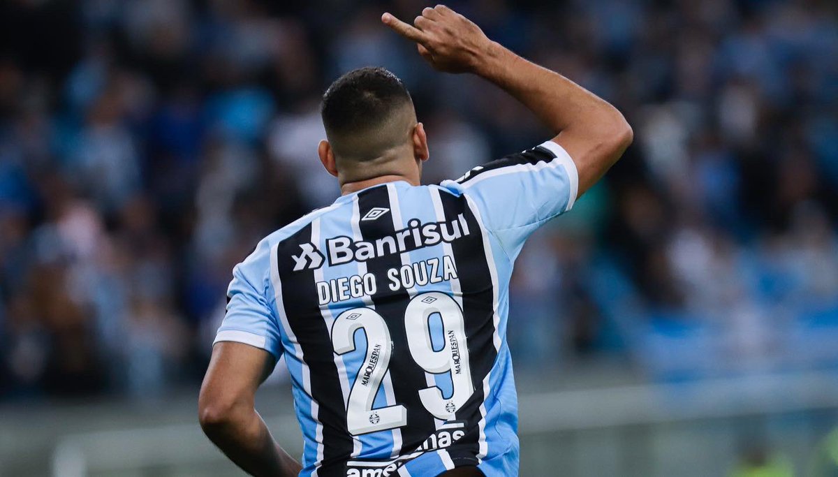 DiegoSouzaDS87's tweet photo. Seguimos por mais!! 🙏⚽️🇪🇪 #DS

📸 Maxi Franzoi / @gomktesportivo https://t.co/yhLHq5dLYC