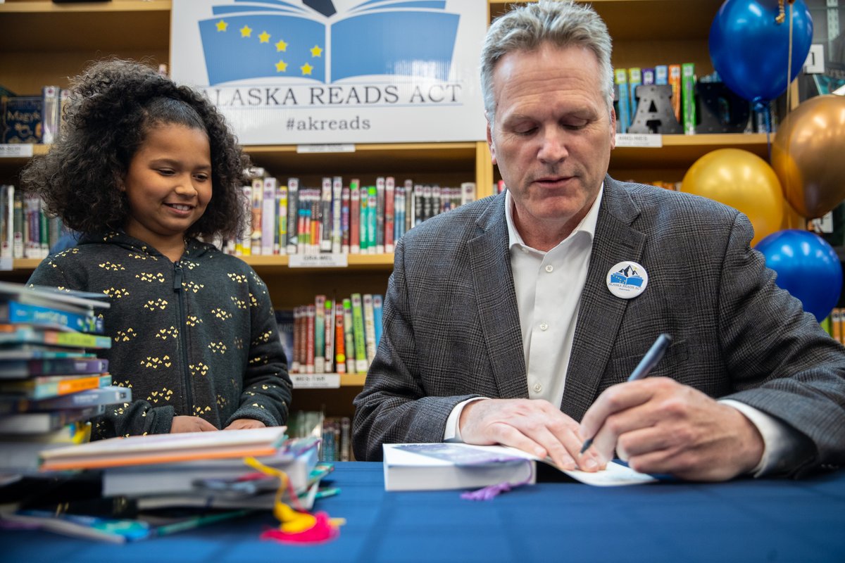 ASDschools's tweet photo. “Today we celebrate a commitment to young people in Alaska to provide high-quality education, grounded in the evidence-based teaching of reading skills through The Alaska Reads Act to all children,” said Bishop. 
@GovDunleavy #akreads #alaska

Read more: https://t.co/dMZmjAVrna https://t.co/a4bDJtCIPb