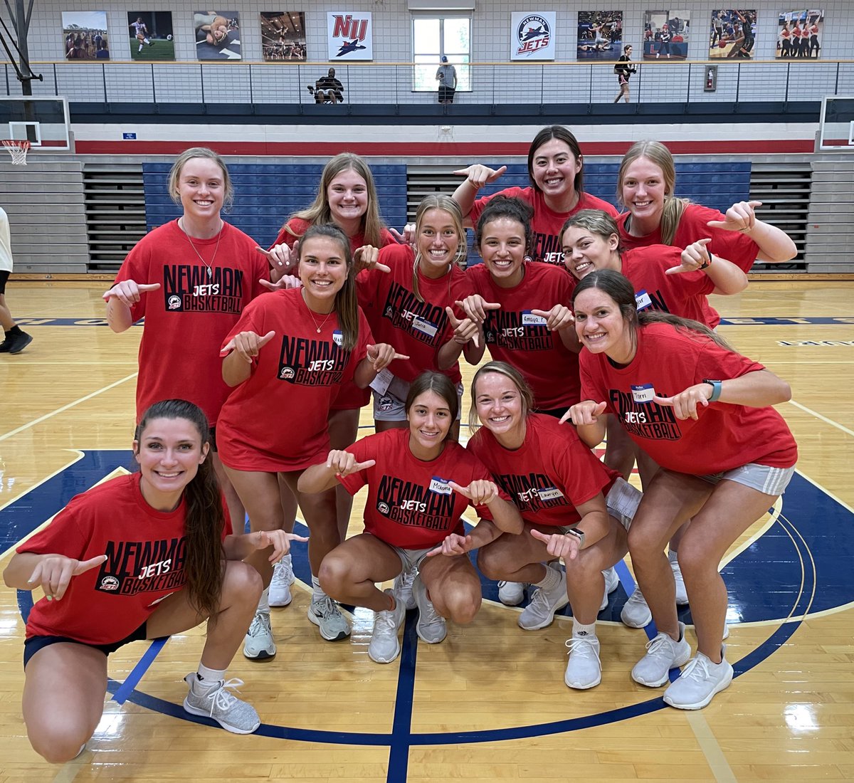 We know it’s late, but couldn’t let the day go without highlighting 12 of our players that made it back to help with Elite Camp. They came in from across the country to help. Invested in the growth here! The future is BRIGHT!

#JetPower
#AttackTheDay