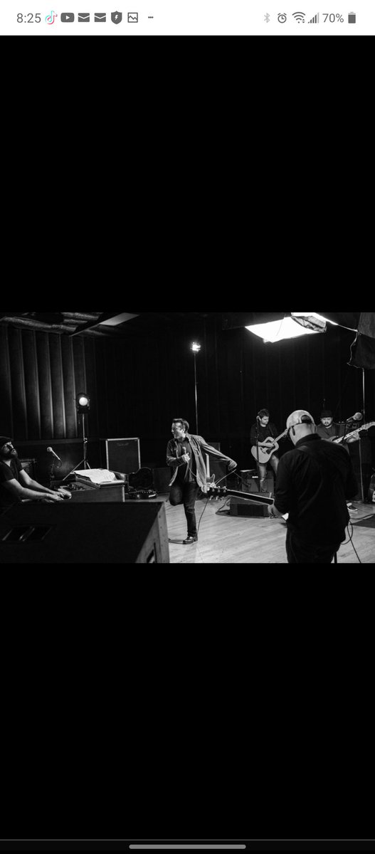 steveperryangel's tweet photo. #StevePerry #Traces2018 #TheVoice #steveperryfans my inspiration https://t.co/Sv3zz0PYxE