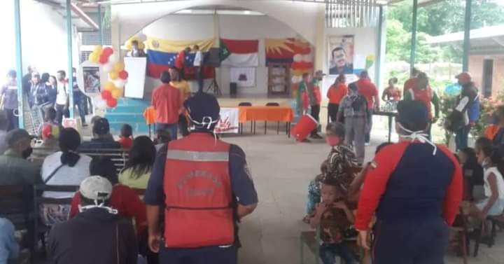 bomberostru's tweet photo. #Abordajes
Estos últimos días nos hemos desplegado en diferentes municipios del estado, junto a los demás organismos para la atención social de nuestro pueblo, siguiendo lineamientos del Gobernador Mayor Gerardo Marquez
@Gerardo4fPsuv
@GobTrujillo
@DGNBEnLinea
@CiudadTRU https://t.co/SMh4CNi8v2