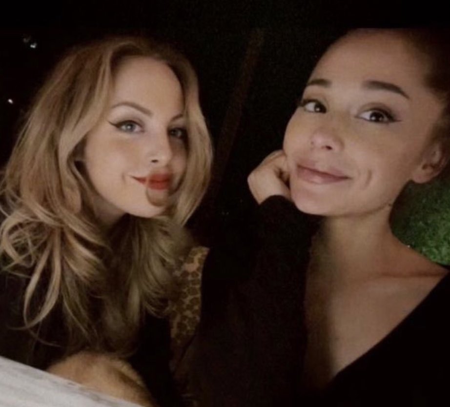 secondxagb's tweet photo. thank fuck u exist @lizgillzpriv https://t.co/NEOKqk1zrI