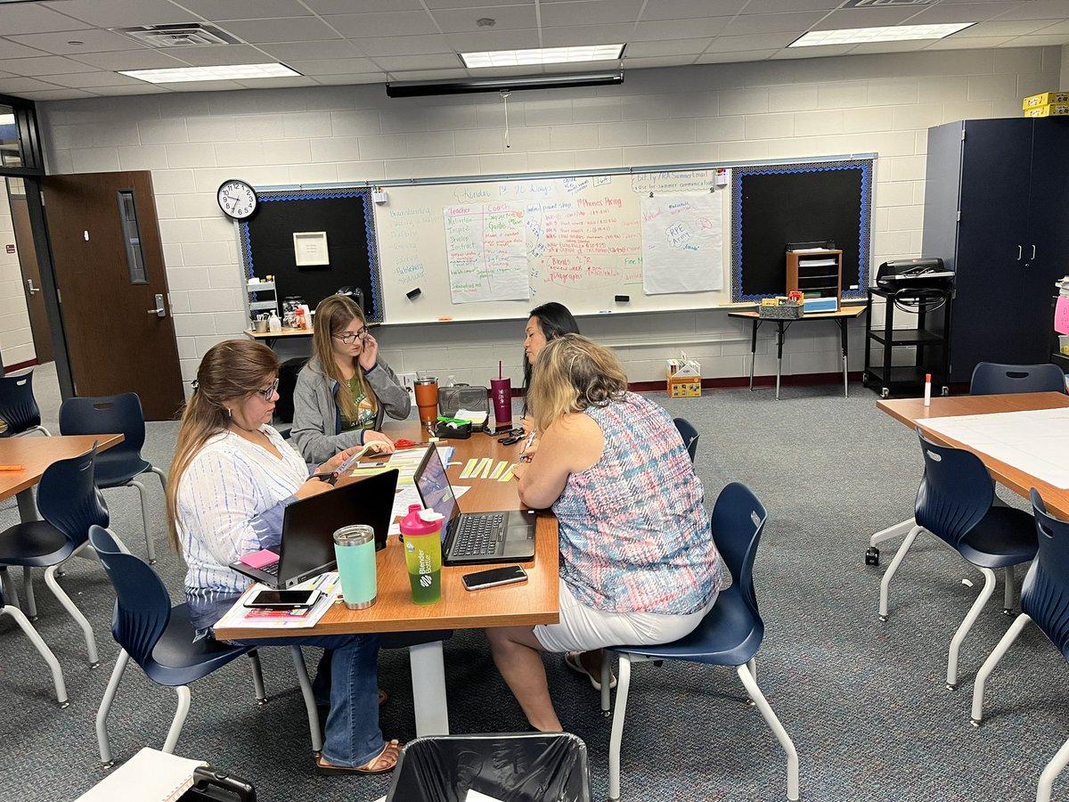 2nd-grade had a very productive day today!  We mapped out grammar, social studies, the first 20 days, and they wrote lesson plans for the first 2 weeks of school! Copies are made and now they can relax! They were so engaged that I just let them do their thing! Go, team, go! 💚🙌🏻