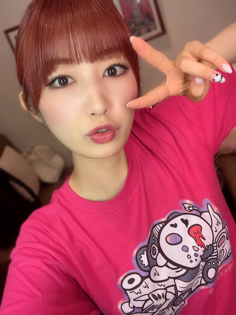 仮面女子」のコラボアイドルユニット 無限女子4名の直筆サイン