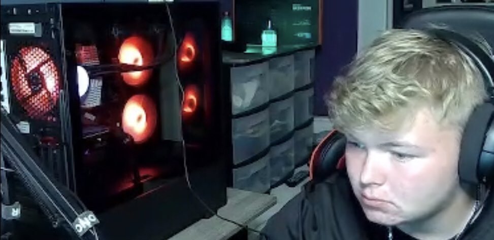 ZapJace's tweet photo. ⚡️new computer it’s insane, 28% utilization DirectX12 on 160 FPS with good graphics while streaming on twitch (720p60) we back baby this computer is amazing!!!!! https://t.co/edwTTXCTj1