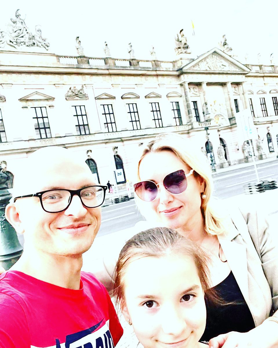 Marina Ovsyannikova on Twitter: "NO WAR! Погуляли с моим адвокатом ...