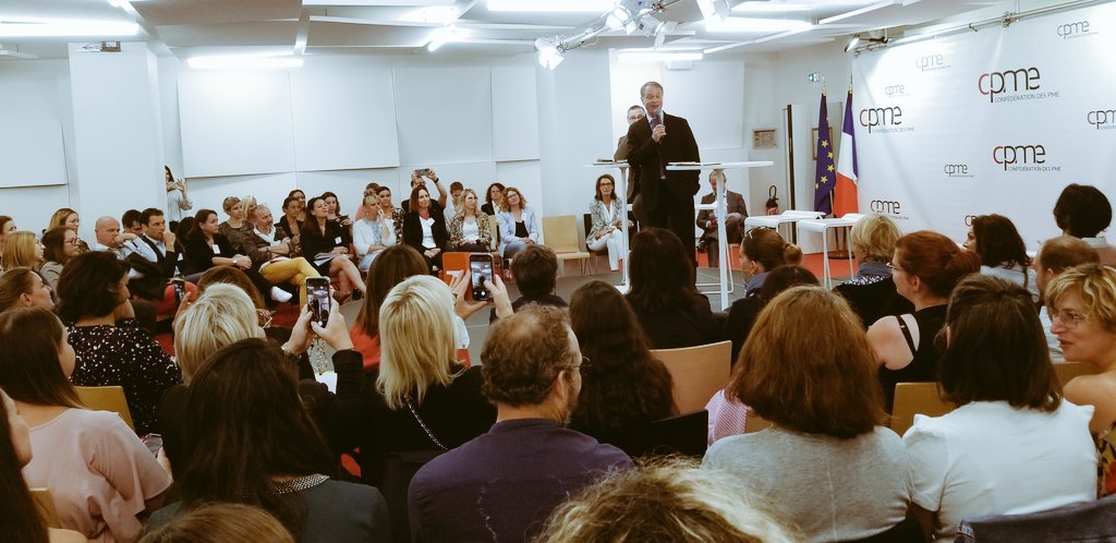 JJBatardiere's tweet photo. [Convention @CPMEnationale des permanents]
Merci @AsselinFasselin de rappeler les valeurs que défendent nos CPME dans nos territoires
✅ Les TPME = colonne vertébrale économique et sociale de notre pays
✅ les entrepreneurs patrimoniaux conjugent tous les jours le verbe #Risquer https://t.co/gEXH7FzMzd