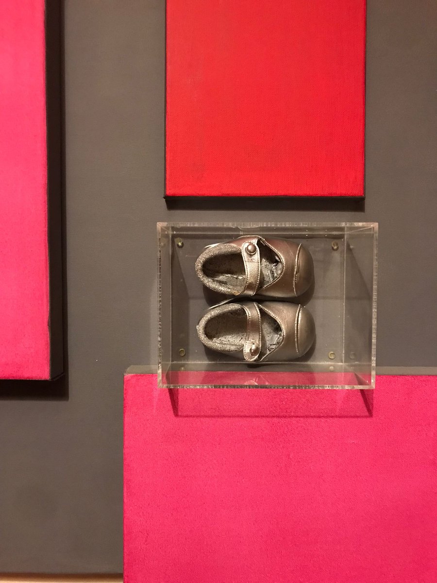 InvisibleMuseo's tweet photo. Pisadas de gigante. #elmuseoinvisible
"Cuan importante son los primeros pasos que damos en la vida, esos que determinan nuestro éxito futuro aún siendo dados sin conciencia, pues tan sólo los recordamos al ojear viejas fotografías o visualizar antiguas grabaciones (…) https://t.co/DtlLrg2fmj