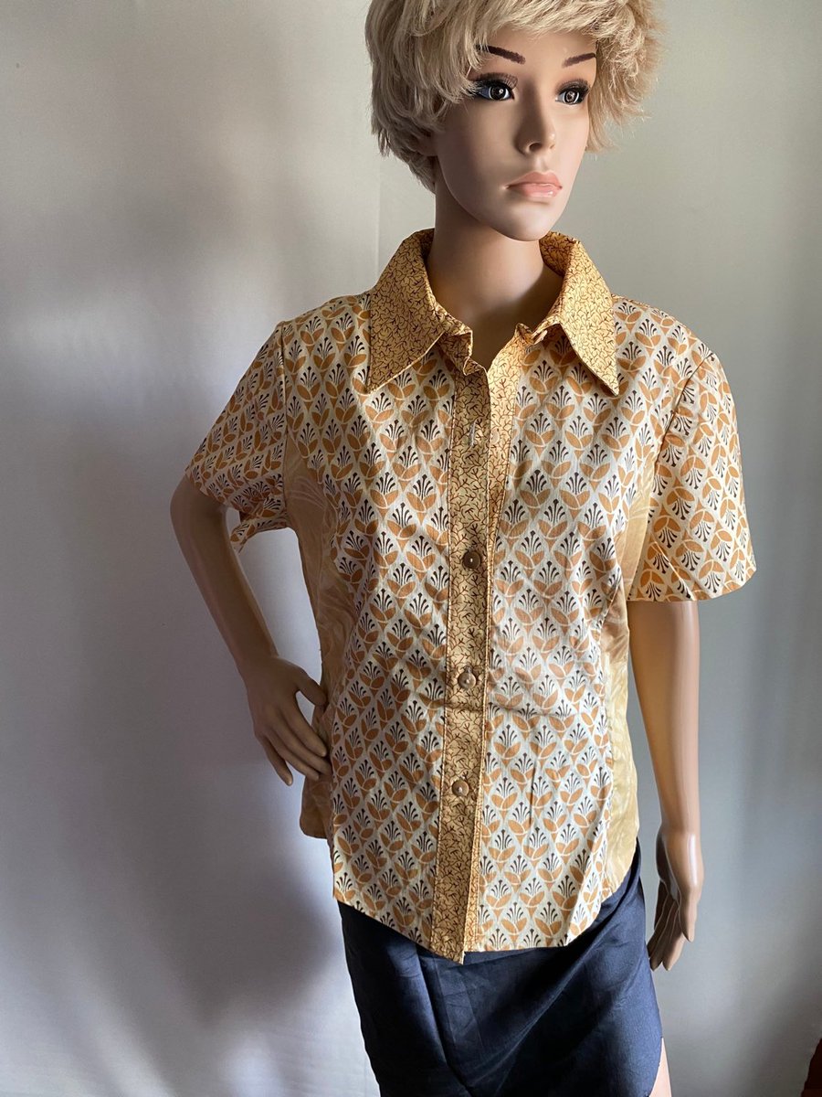 Brigitt01214804's tweet photo. Freue mich, euch diesen Artikel aus meinem Shop bei #etsy vorzustellen: Bluse CARLOTTA GR. 40/42 #bluse #gelb #textilkunst #nachhaltig #unikat #batik https://t.co/RBmrl5v3L0 https://t.co/tksfsKJRsi