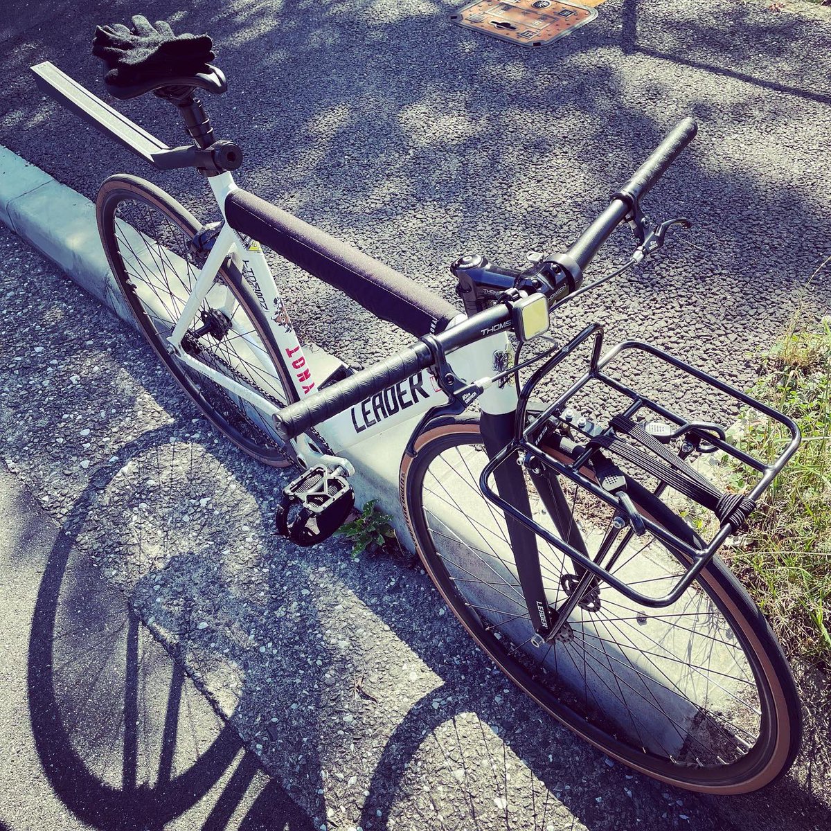 sunf39's tweet photo. 発信９１日目
天気の良い日はピスト通勤🚴‍♂️☀️

#fixedgear
#leaderbikes
#leader721tr
#721tr
#ピストバイク
#固定ギア
#自転車好きな人と繋がりたい
#自転車すきな人と繋がりたい
#ブログ初心者 https://t.co/nZX9GIL2AW