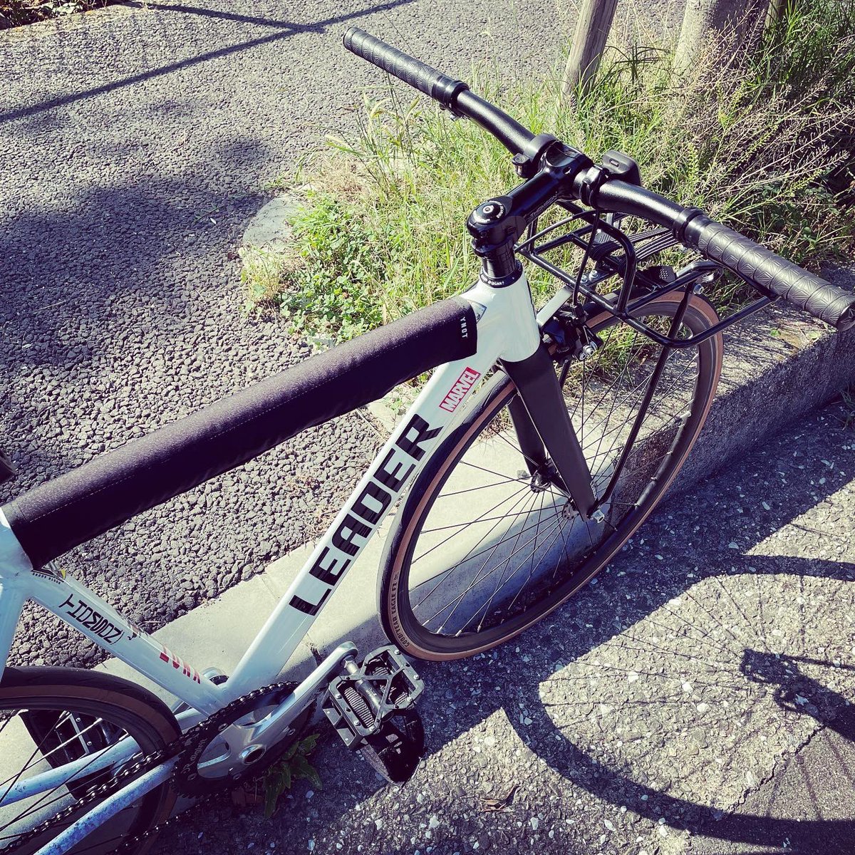 sunf39's tweet photo. 発信９１日目
天気の良い日はピスト通勤🚴‍♂️☀️

#fixedgear
#leaderbikes
#leader721tr
#721tr
#ピストバイク
#固定ギア
#自転車好きな人と繋がりたい
#自転車すきな人と繋がりたい
#ブログ初心者 https://t.co/nZX9GIL2AW