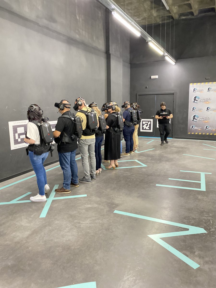VirtualArenaEsp's tweet photo. Ayer nos visitó @AirLiquide_ES, su #coffebreak en nuestra #SalaPrivada estuvo marcada por su simpatía. Eso sí, luego no perdonaron a ningún #zombie.
#teambuilding #eventosw #realidadvirtual #empresas https://t.co/VFAeS1C5w8