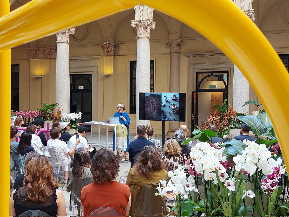 NLinItaly's tweet image. Designers save the world. Lidewij Edelkoort, the world's most famous trend watcher, is now giving the annual keynote talk at #Masterly_Milano. #MilanDesignWeek2022 #milanodesignweek #NLinItaly @edelkoortinc