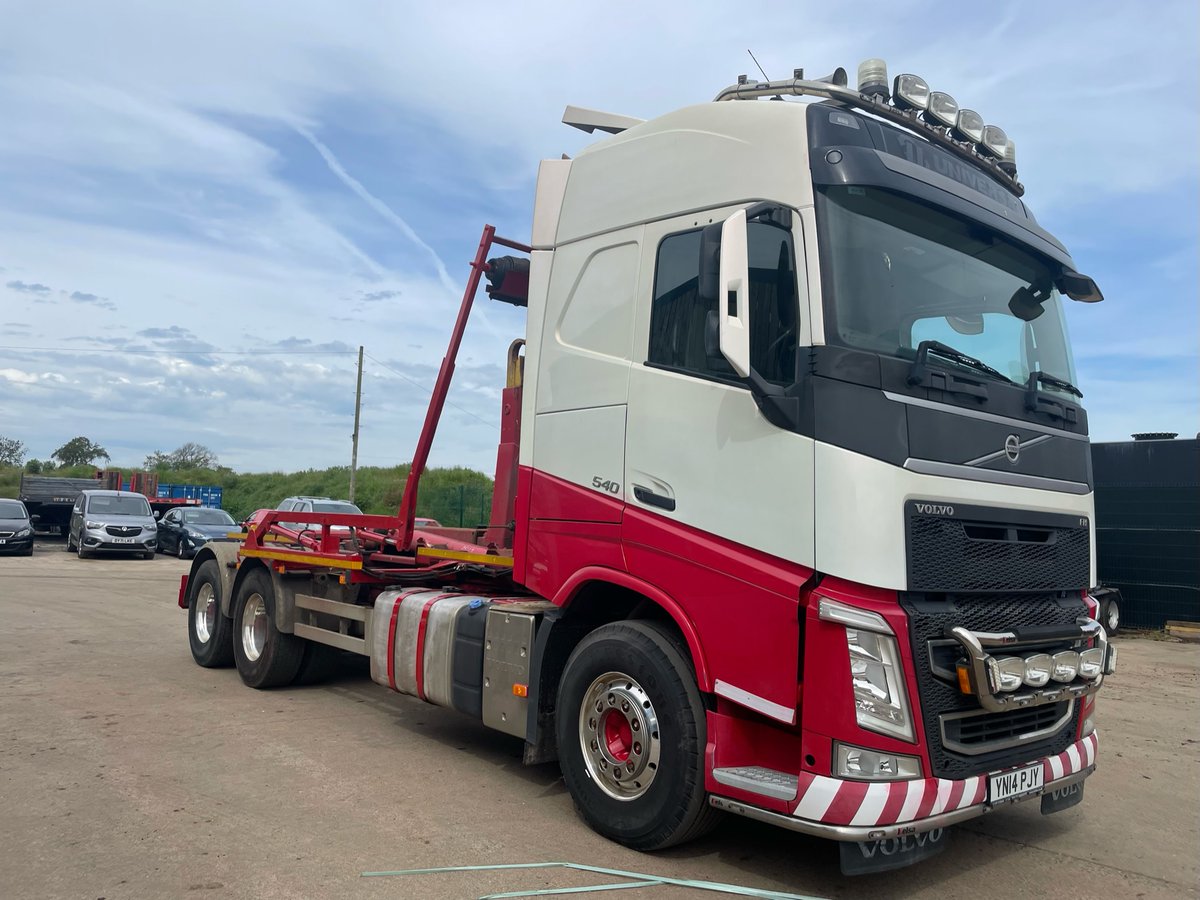 2014 (14) FH540 6x4 hookloader, Boughton tri axle trailer, Euro 5, 462,662km, test April 2023 Truck 8.8m
#StrathclydeCommercials #CommercialVehicles #trucksforsaleuk
strathclydecommercials.co.uk/2014-14.../990