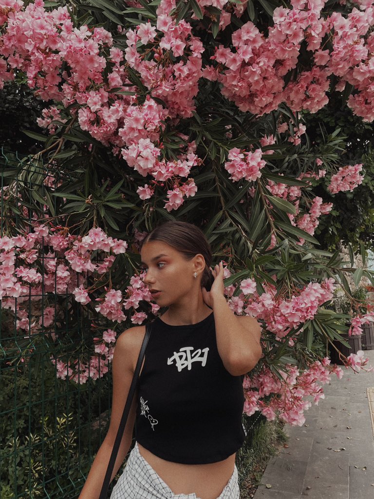 MARIIAM1T's tweet photo. #nft #tiktok #NFTCommunity #Dance #twitter 
💋 https://t.co/pP0pdjyjEY